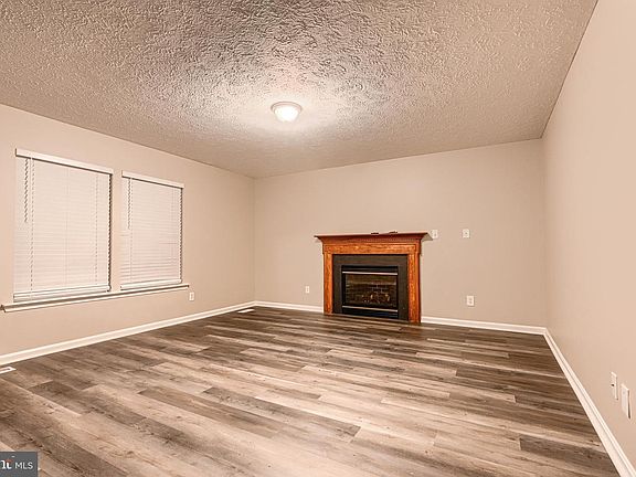 3rd image of 467 Manor Rd