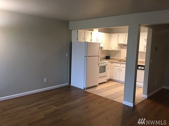 3rd image of 12300 28th Ave NE APT 203