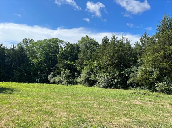 140 Cedargate Dr, Dittmer, MO 63023