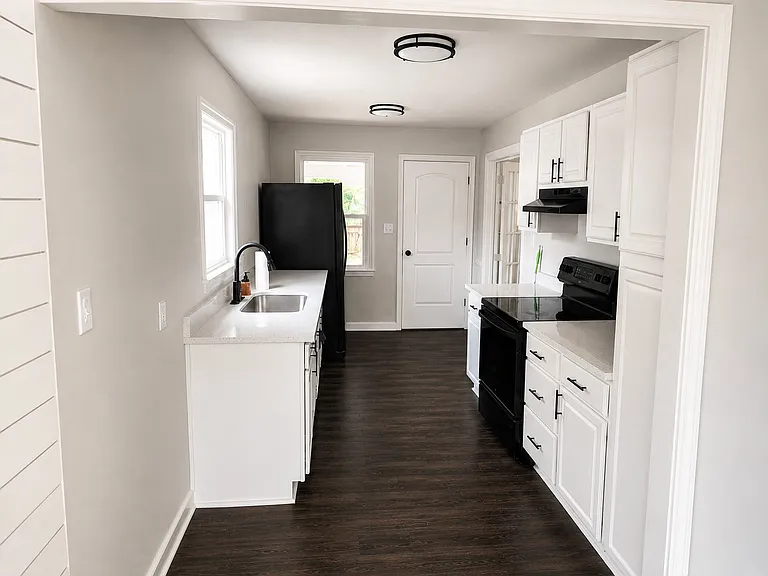 1411 Stansfield Dr — Photo 5