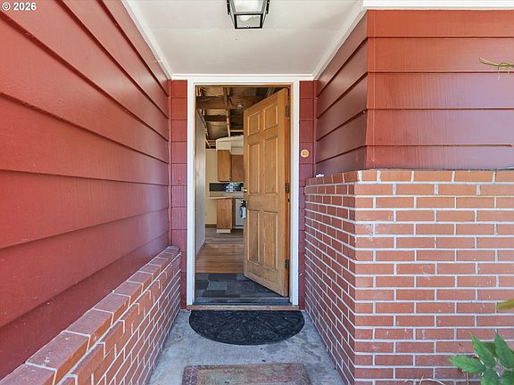 2nd image of 3912 NE 44th Ave