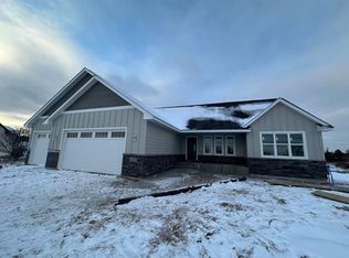 412 Moelter Ln, Hudson, WI 54016