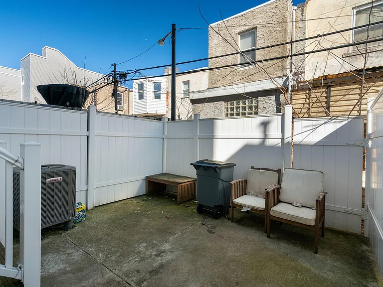 1919 Gerritt St — Photo 59