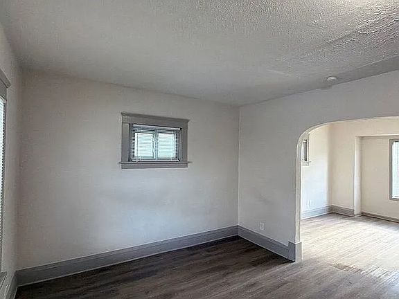 2nd image of 3724 Fairview Ave #5