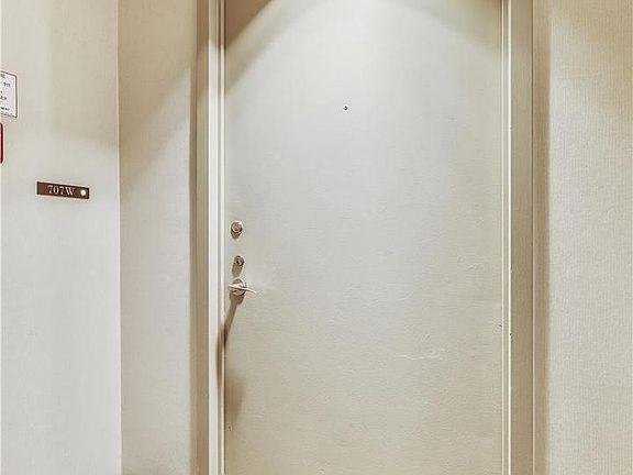 4th image of 4620 N Park Ave APT 707W