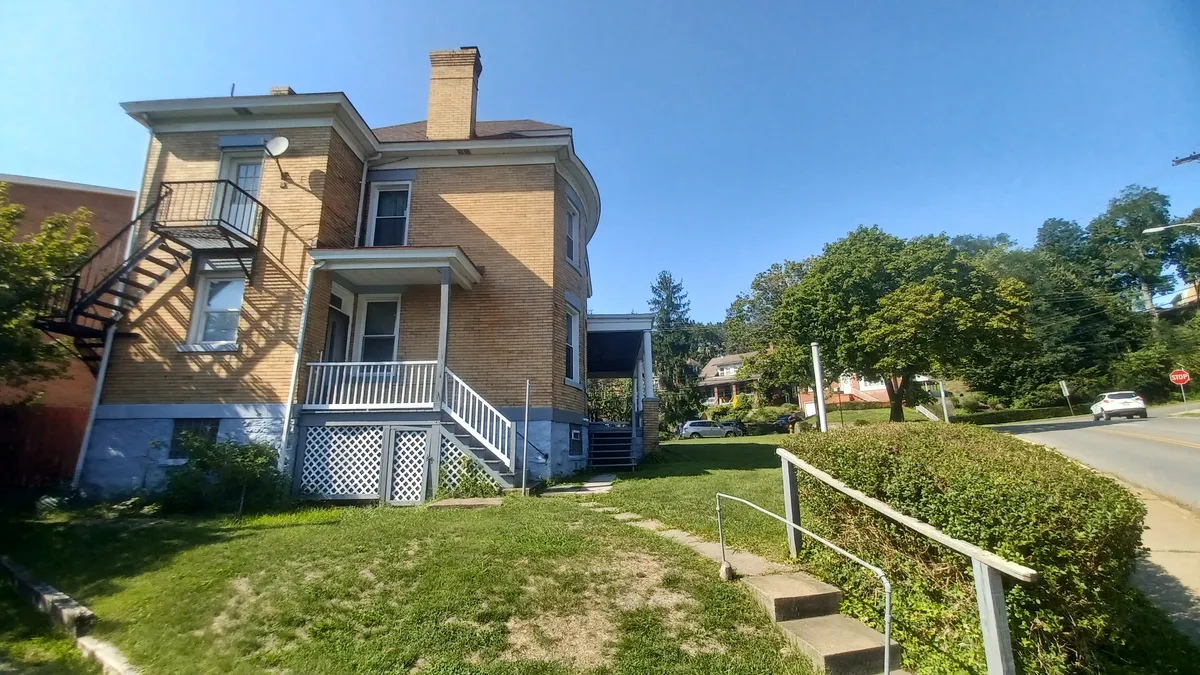 2 private entrances - 73 Ingram Ave #1