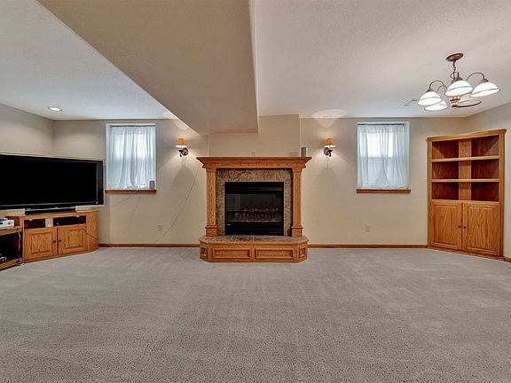 3rd image of 2403 W 33rd St S