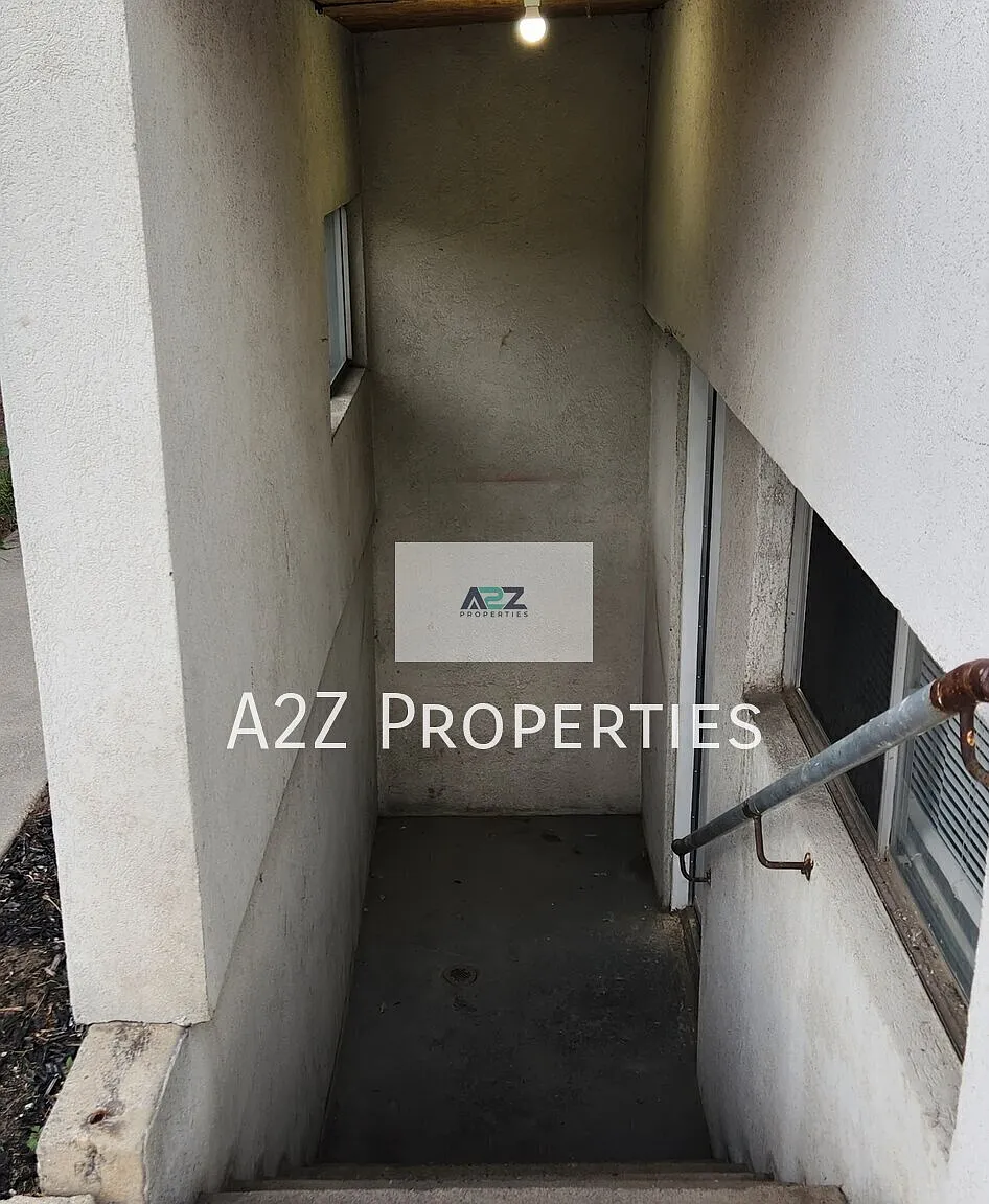 3 bed, 1.0 bath, 850 sqft, $1,200 — Photo 1