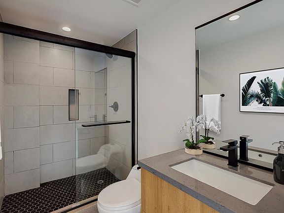 4th image of 3822 Montclair St #3822