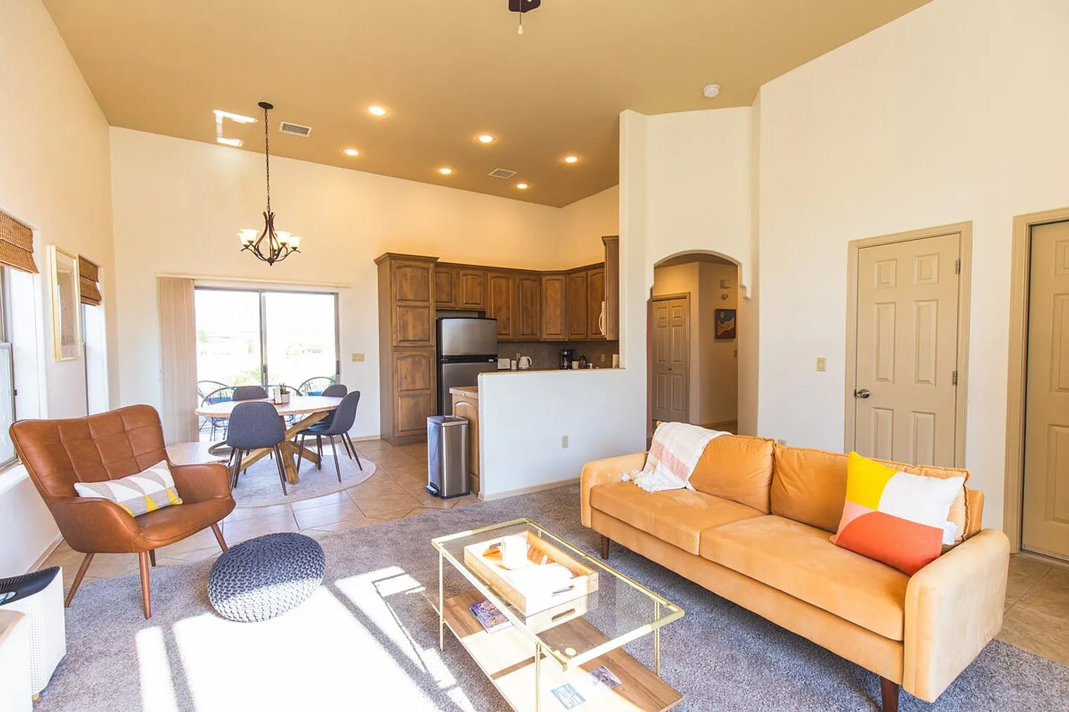 3 bed, 2.0 bath, 1302 sqft, $5,075 — Photo 2