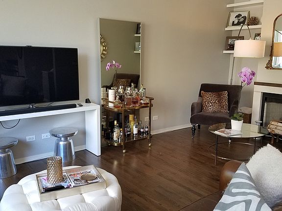 5th image of 439 W Blackhawk St #7