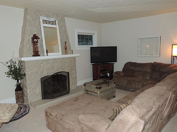 3rd image of 1514 Central St