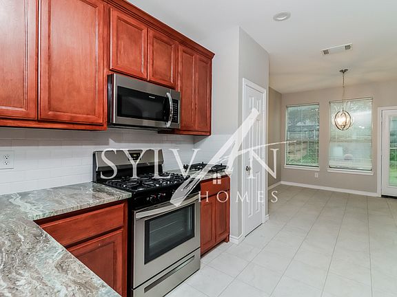 4th image of 1025 Lindstrom Dr