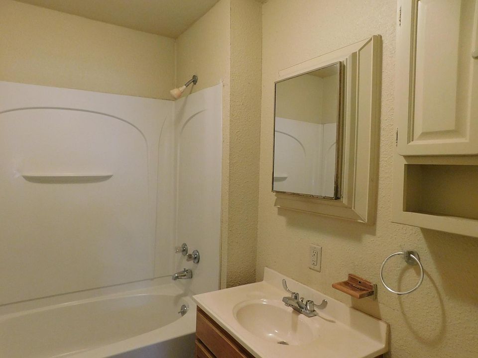 1st image of 501 W Benton Ave