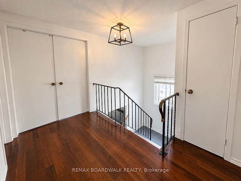 4396 Whittaker Cres — Photo 17