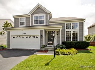 7215 Pennsbury Ln, Gurnee, IL 60031