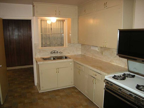 clean efficient kitchen for family meals. Stove and Refrigerator stay!