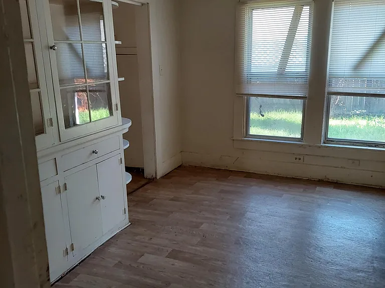 214 Weaver St — Photo 16