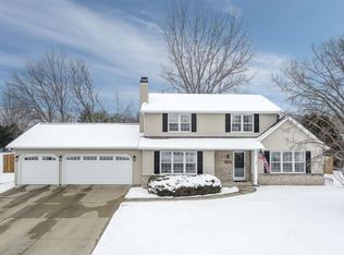 1420 Meadowbreeze Cir, Neenah, WI 54956