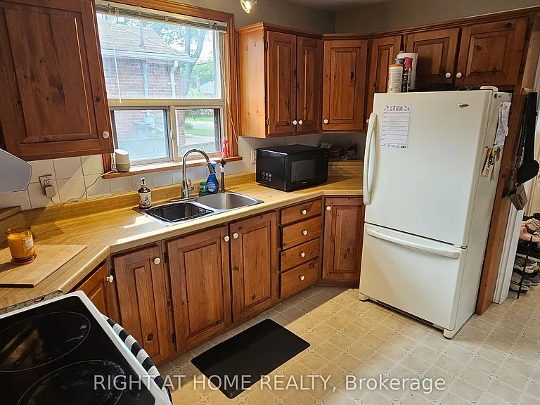130 Prince Charles Dr #MAIN — Photo 5