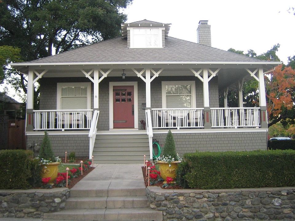 1st image of 302 Almendra Ave