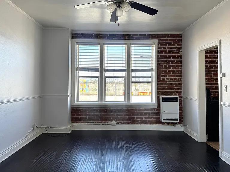 St. Charles Studio Apartments — Photo 20
