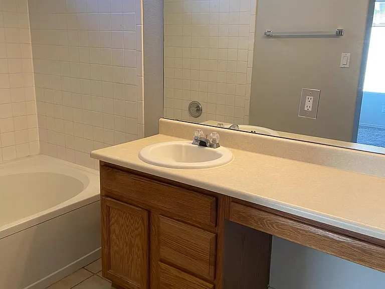 7817 Louisiana Blvd NE #402 — Photo 8