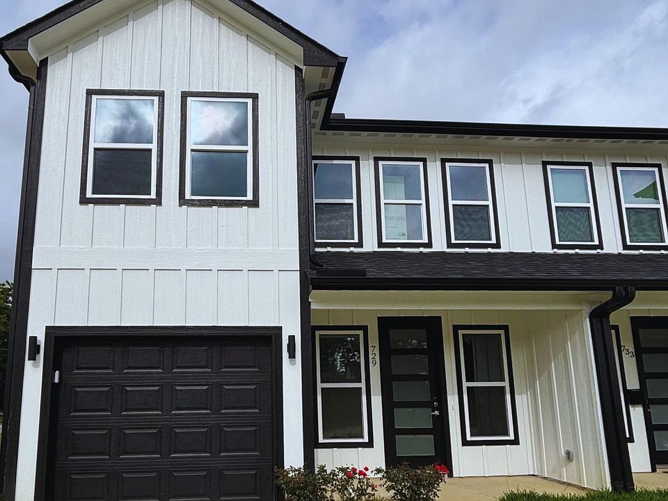 1st image of 729 Ebenezer Ln