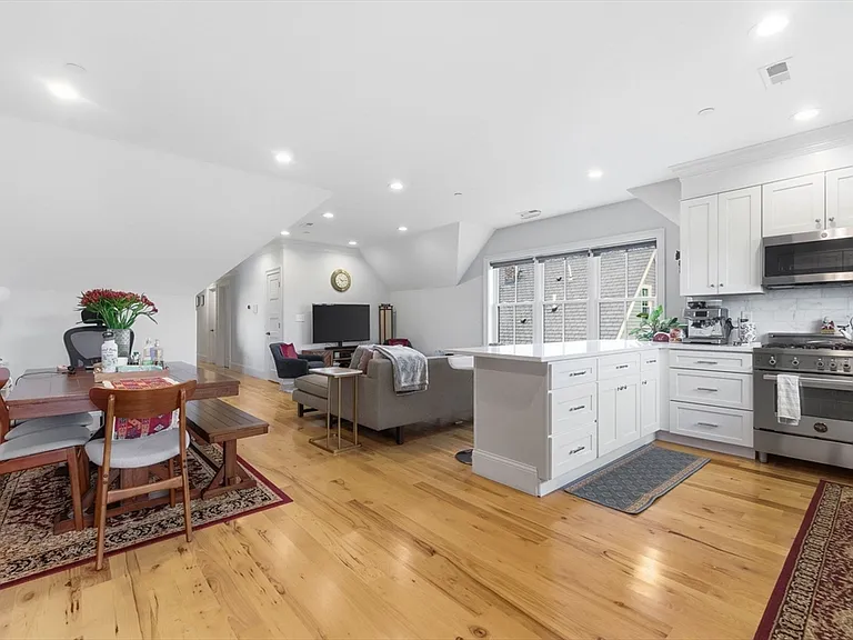 44 Evergreen St #3 — Photo 6