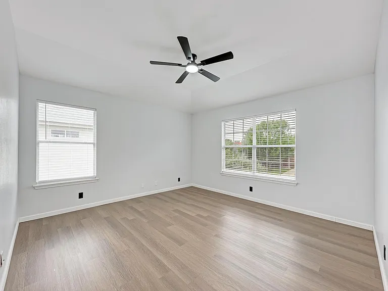 125 Holland St — Photo 22