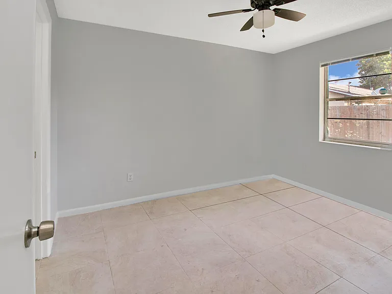 3040 Martin Ave — Photo 13