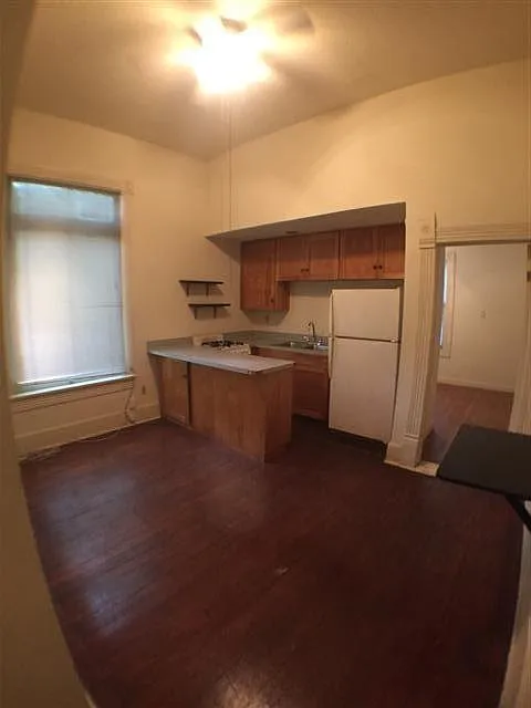 2 bed, 1.0 bath, 650 sqft, $1,200 — Photo 2
