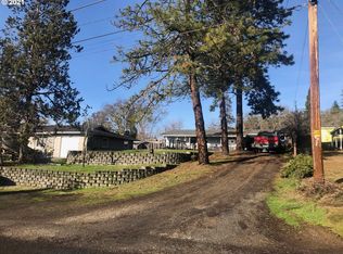 742 NE Meadow Ave, Roseburg, OR