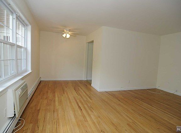 5th image of 45 Maltbie Ave APT 5B