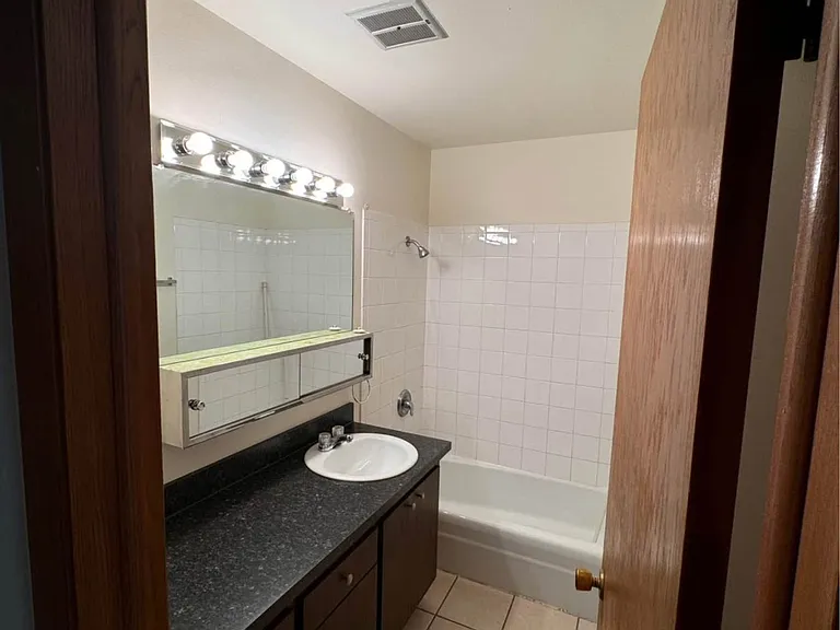 Garden Circle Apartments — Photo 6