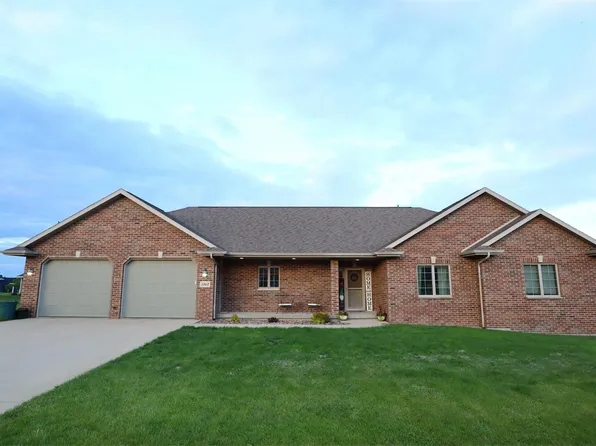 1163 Hansel Cir, Peosta, IA 52068