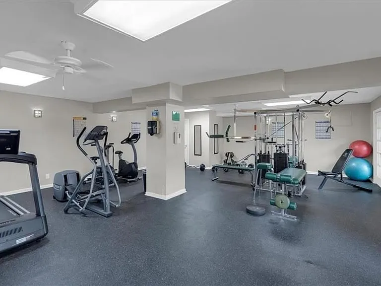 3163 Colonial Way #H — Photo 6