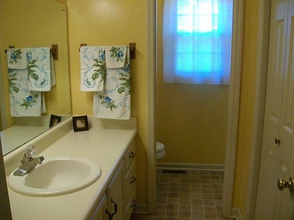 5th image of 2406 Ravenwood Dr