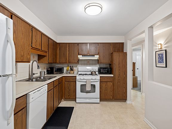 5th image of 7100 W Cullom Ave Unit 312