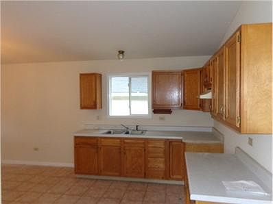 3rd image of 34 W Clarendon Dr