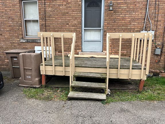 2nd image of 850 W Huron St