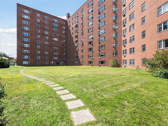 3rd image of 11820 Edgewater Dr APT 216