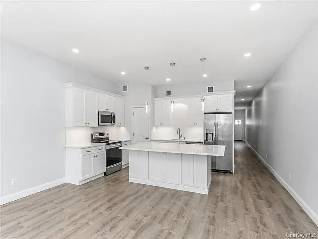 1 bed, 2.0 bath, 1170 sqft, $3,200 — Photo 2