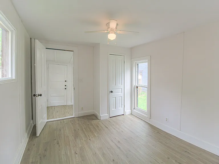416 Douglas Ave — Photo 4