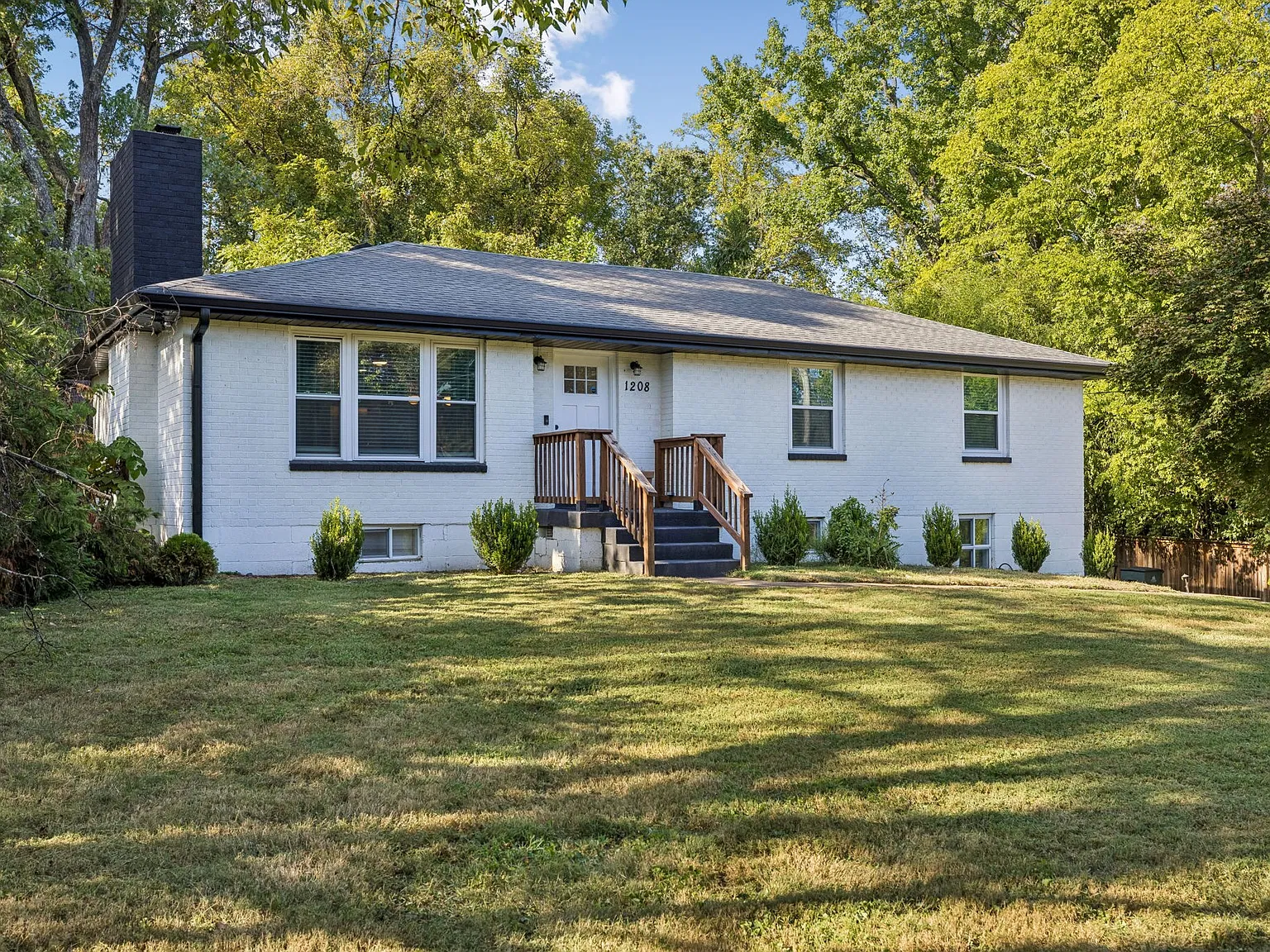 4 bed, 1923 sqft, $2,700 — Photo 2