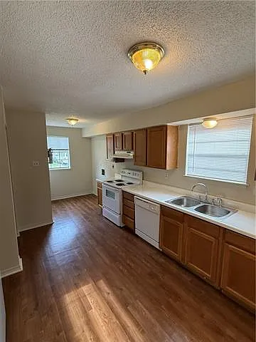 3807 Canterbury Ln — Photo 8