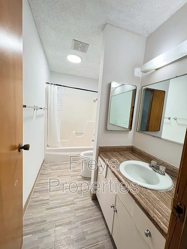 2 bed, 1.5 bath, $1,150 — Photo 2