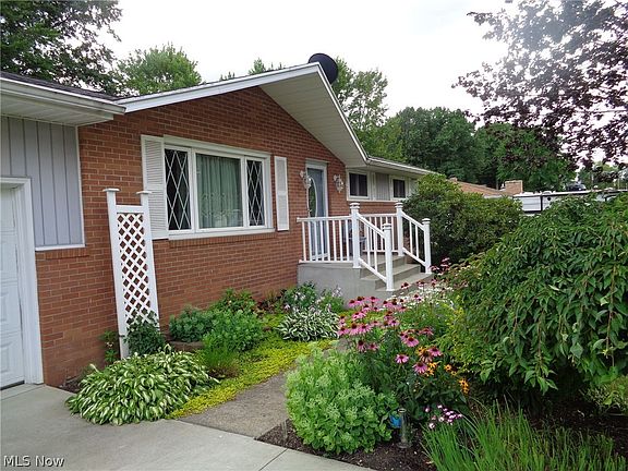3rd image of 824 39th St SW