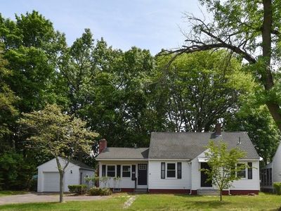 2402 Roosevelt Ave, Springfield, MA, 01104