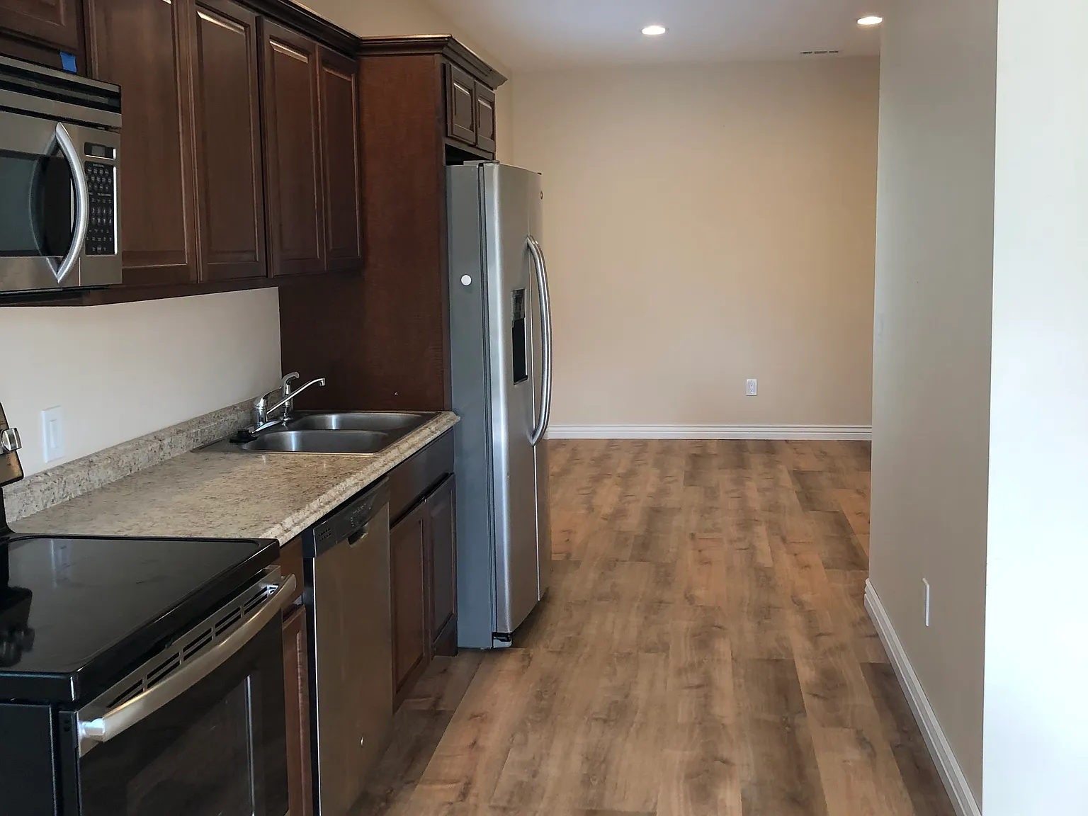 2 bed, 900 sqft, $1,450 — Photo 3